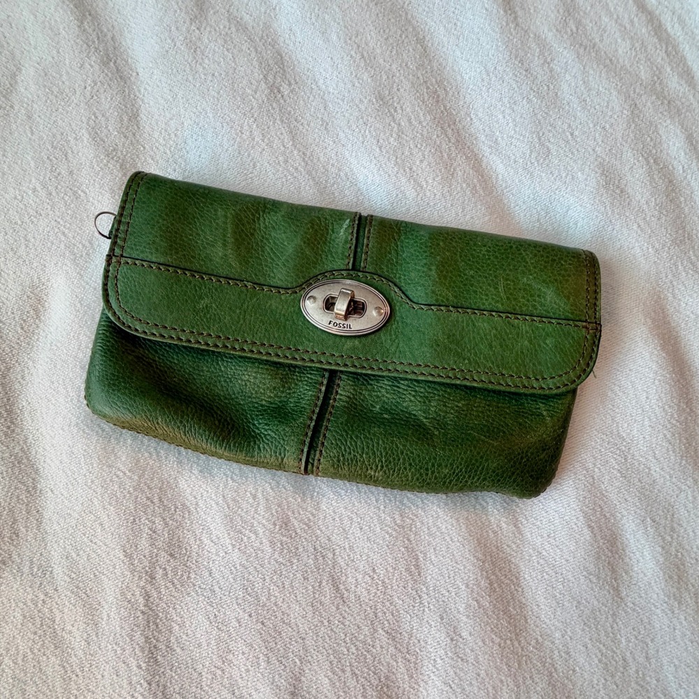 Fossil Green Pebbled Leather Turn Lock Clutch Wallet with Key Print Lining